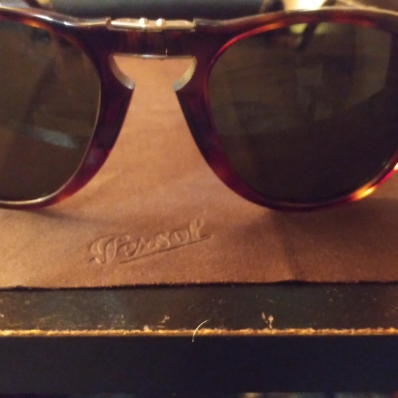 Designer sunglasses - Picture 8 of 9